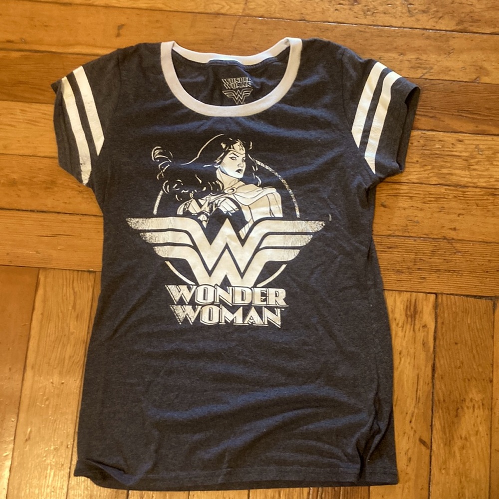 2306 VGUC distressed Wonder Woman t-shirt 🦸🏻‍♀️ XL